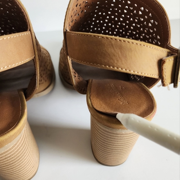 Universal Thread Milliana Women’s 8.5 Chestnut Slingback Bootie - Picture 9 of 9